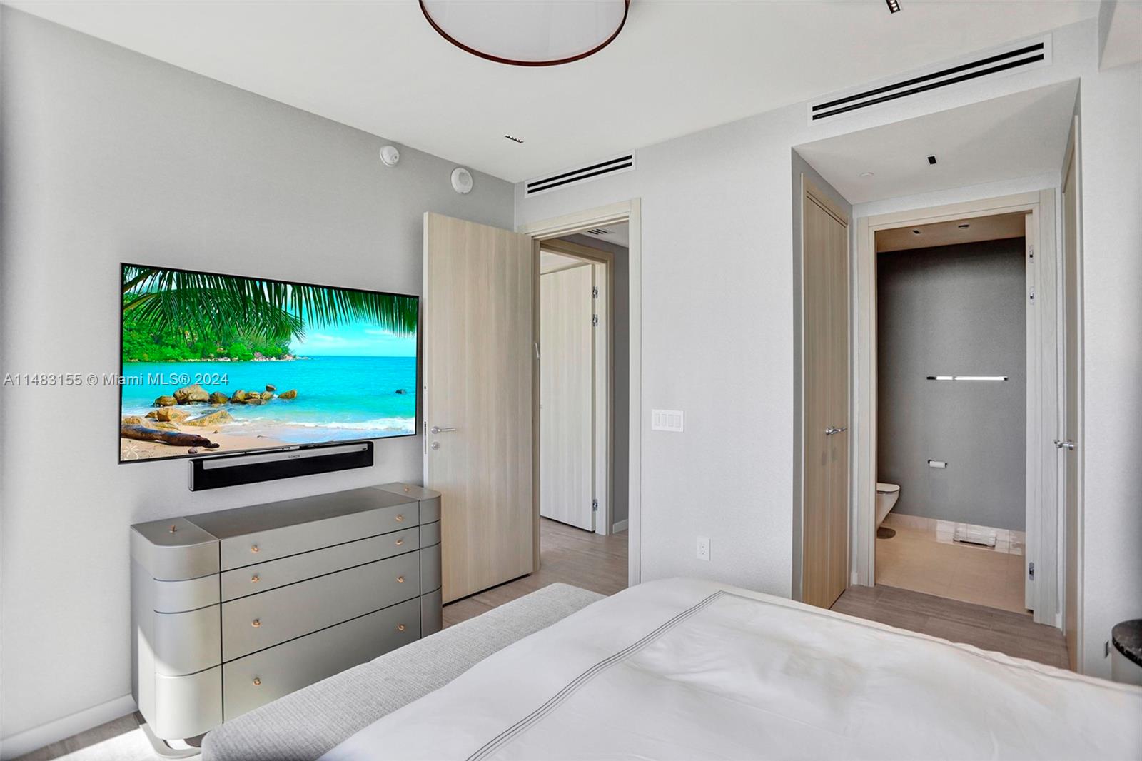 1000 Brickell Plz Unit: PH5208