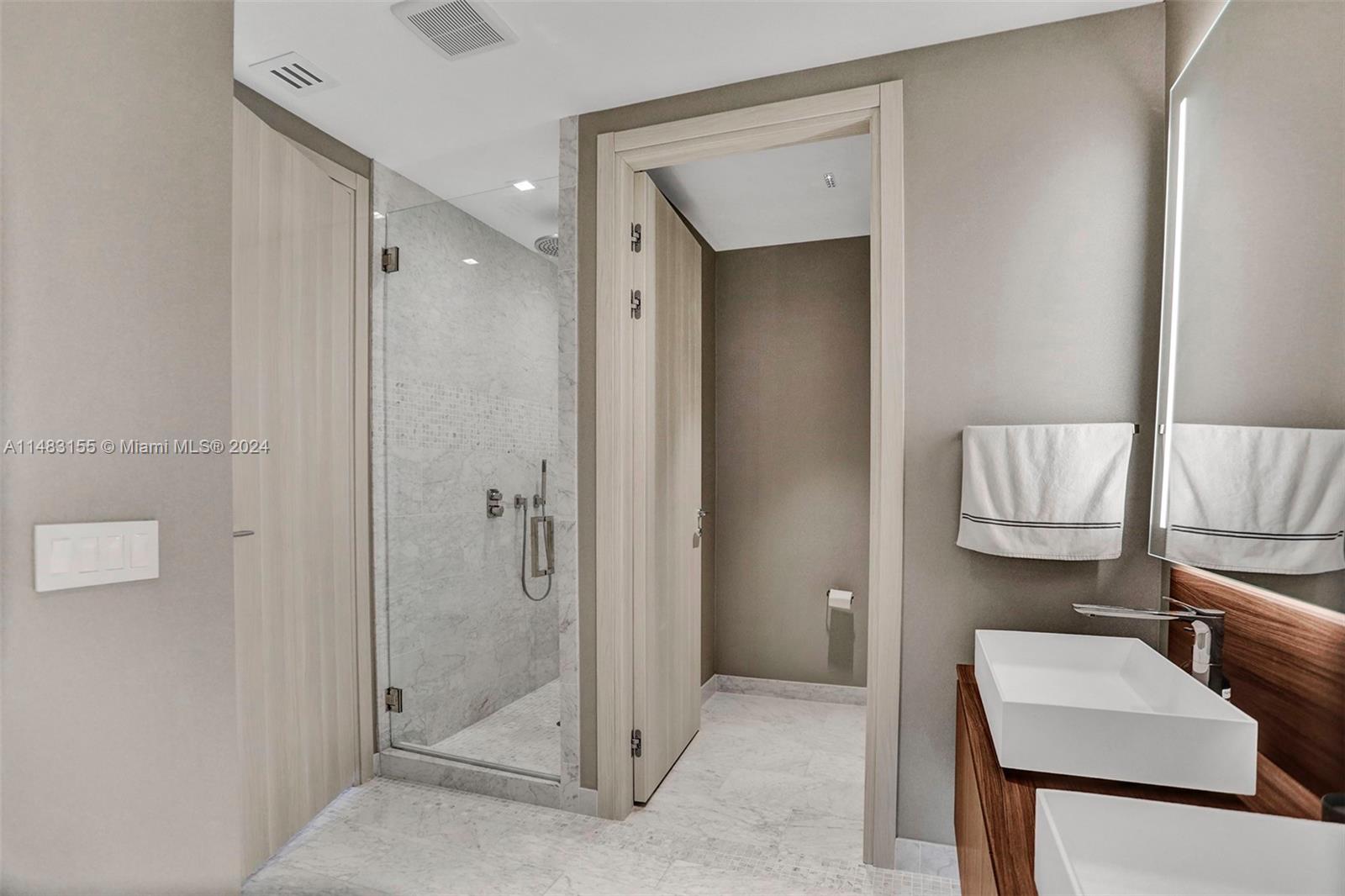 1000 Brickell Plz Unit: PH5208