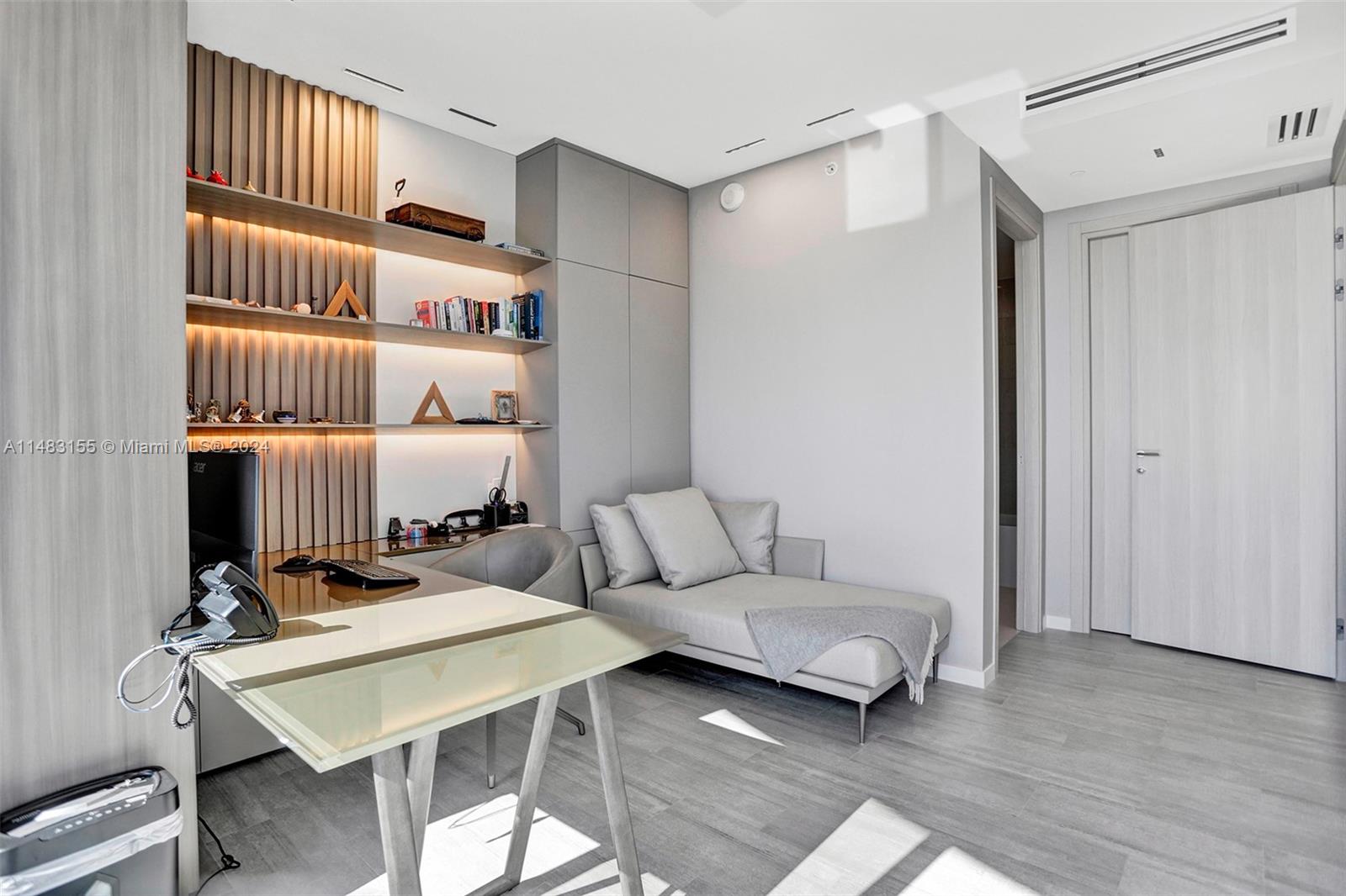 1000 Brickell Plz Unit: PH5208