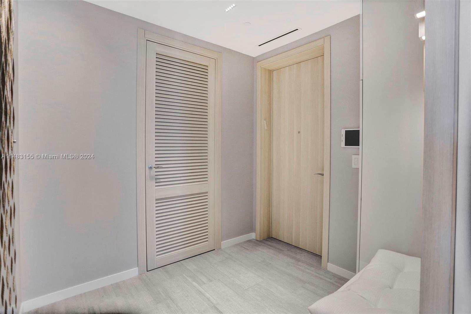 1000 Brickell Plz Unit: PH5208