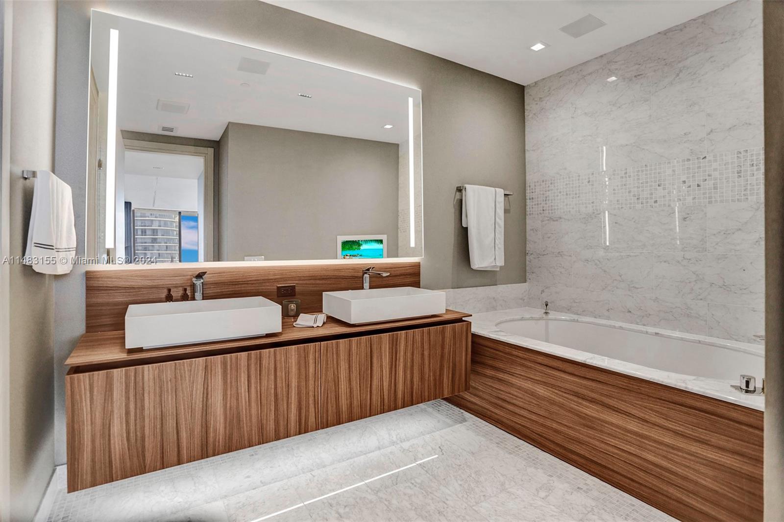 1000 Brickell Plz Unit: PH5208