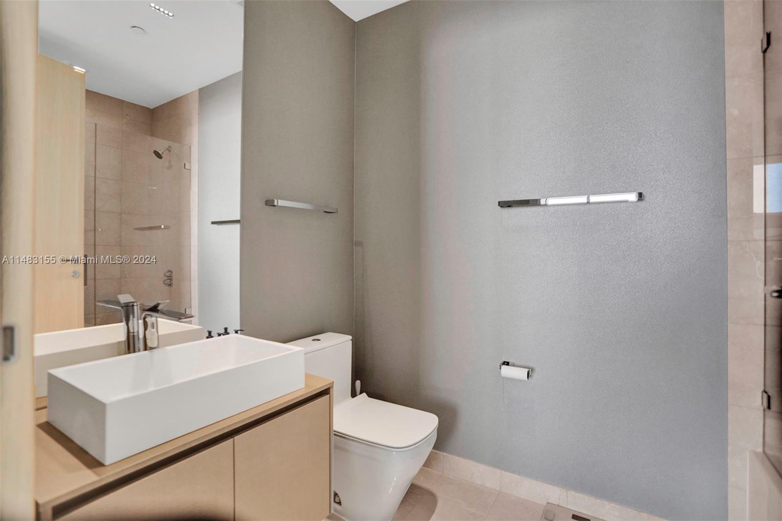 1000 Brickell Plz Unit: PH5208