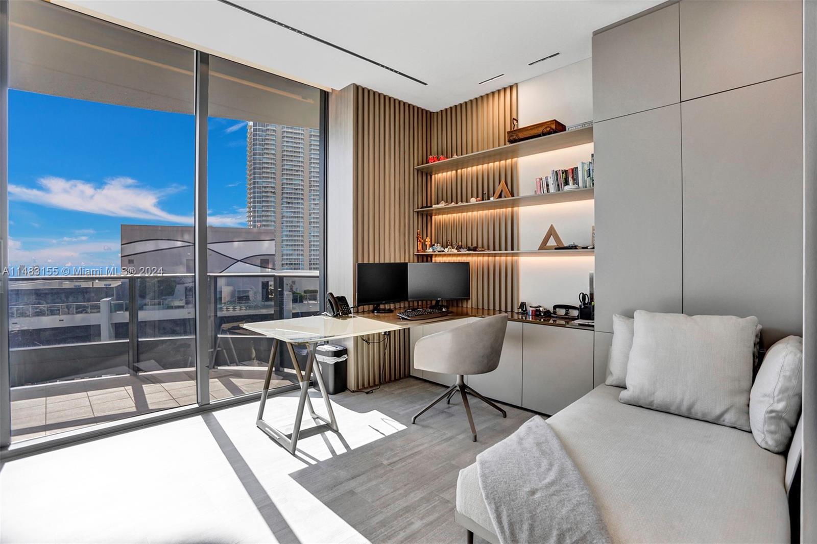 1000 Brickell Plz Unit: PH5208