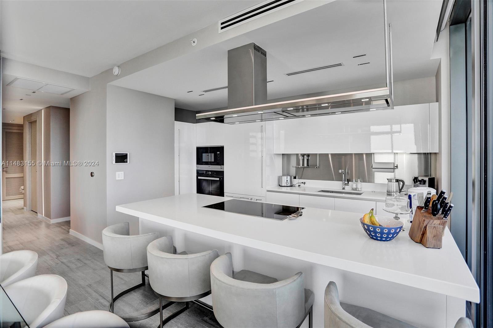 1000 Brickell Plz Unit: PH5208