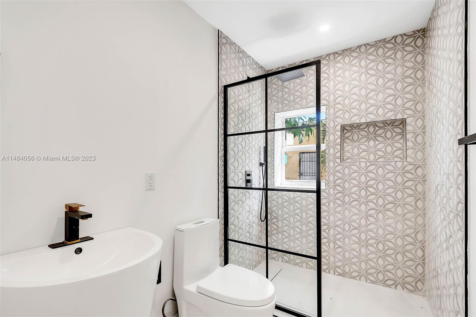 545 NW 47th St