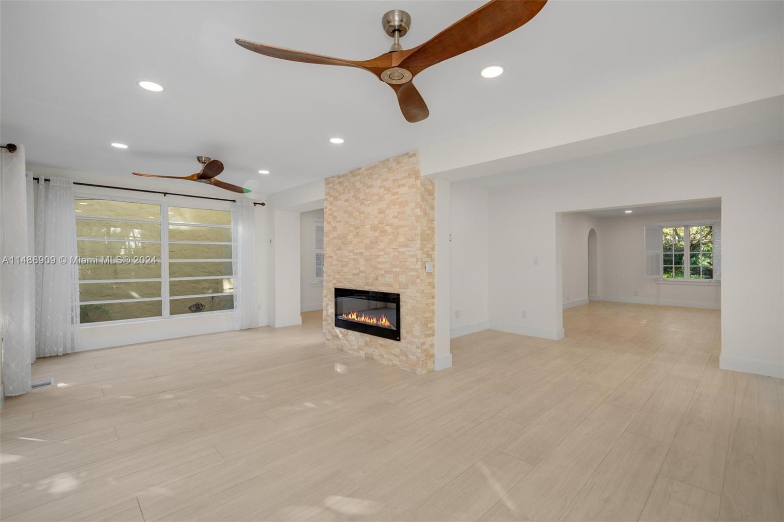 936 Sorolla Ave