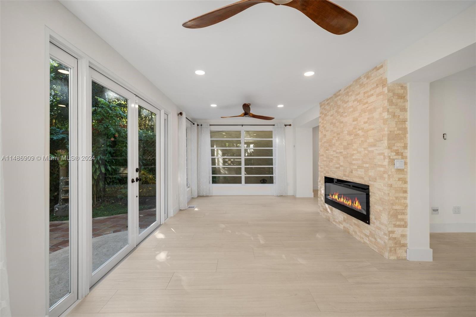 936 Sorolla Ave