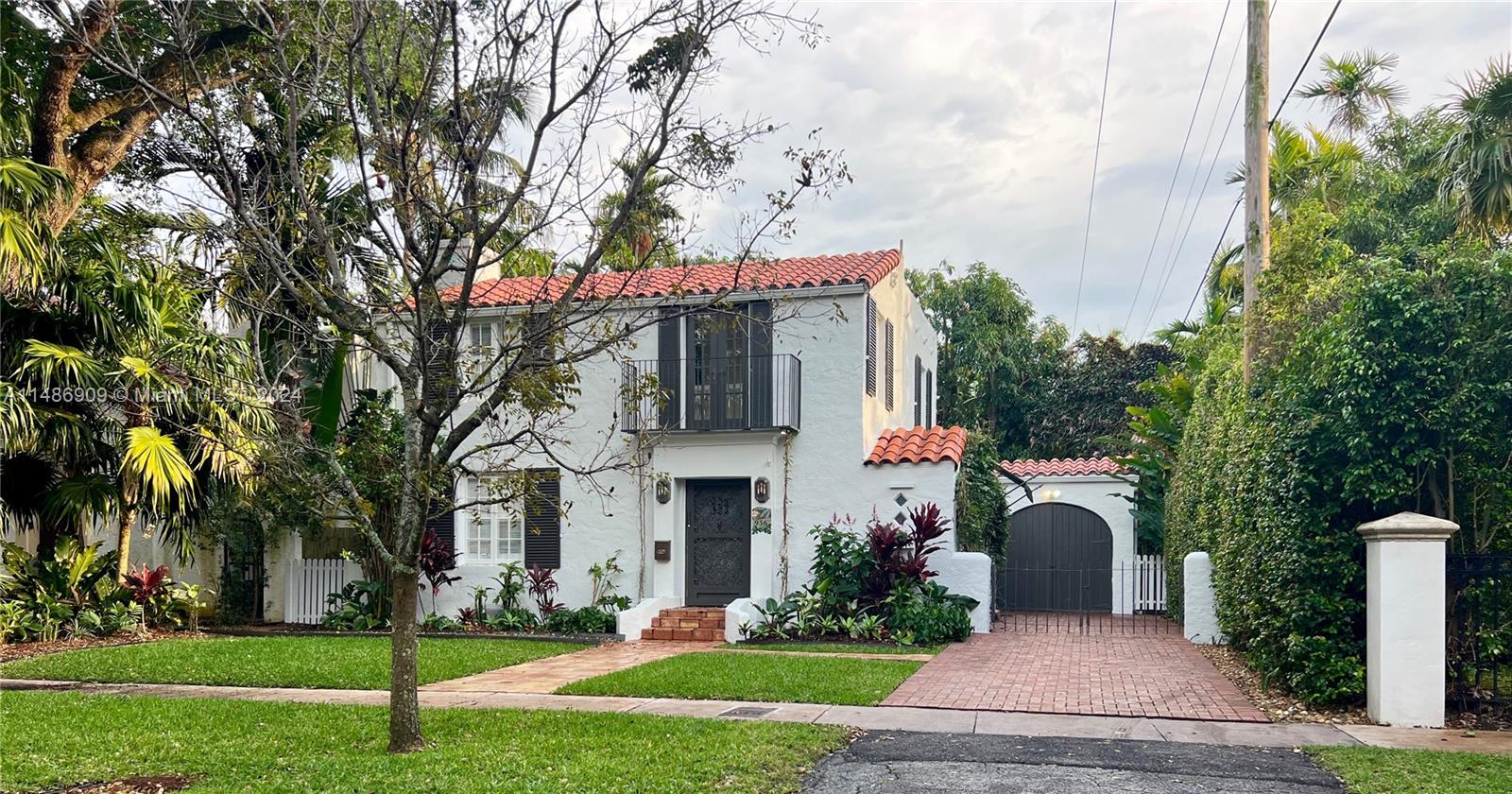 936 Sorolla Ave