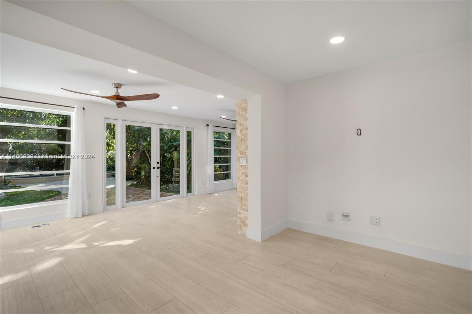 936 Sorolla Ave