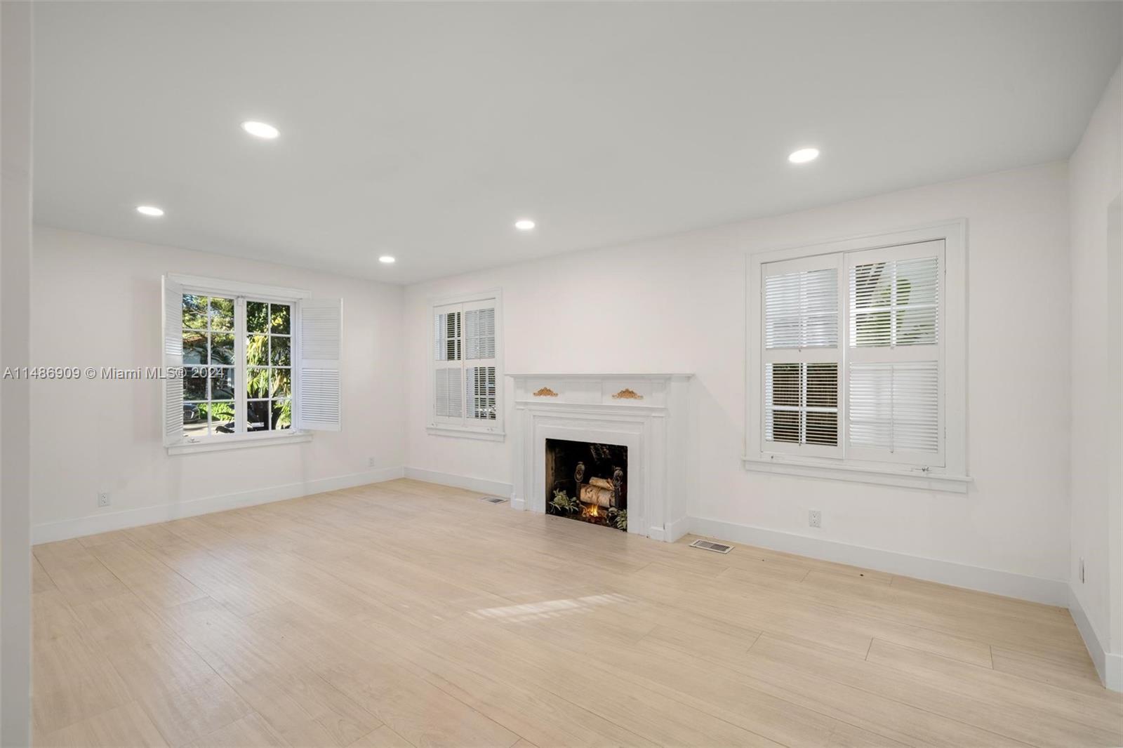 936 Sorolla Ave