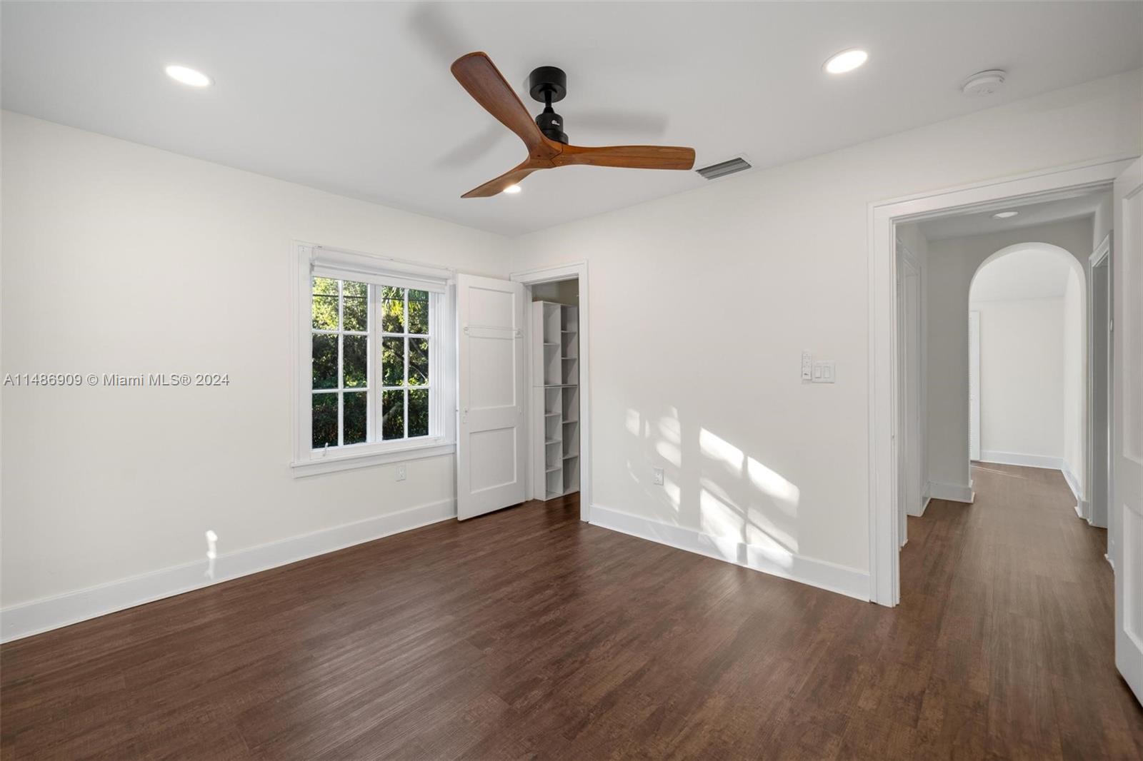 936 Sorolla Ave