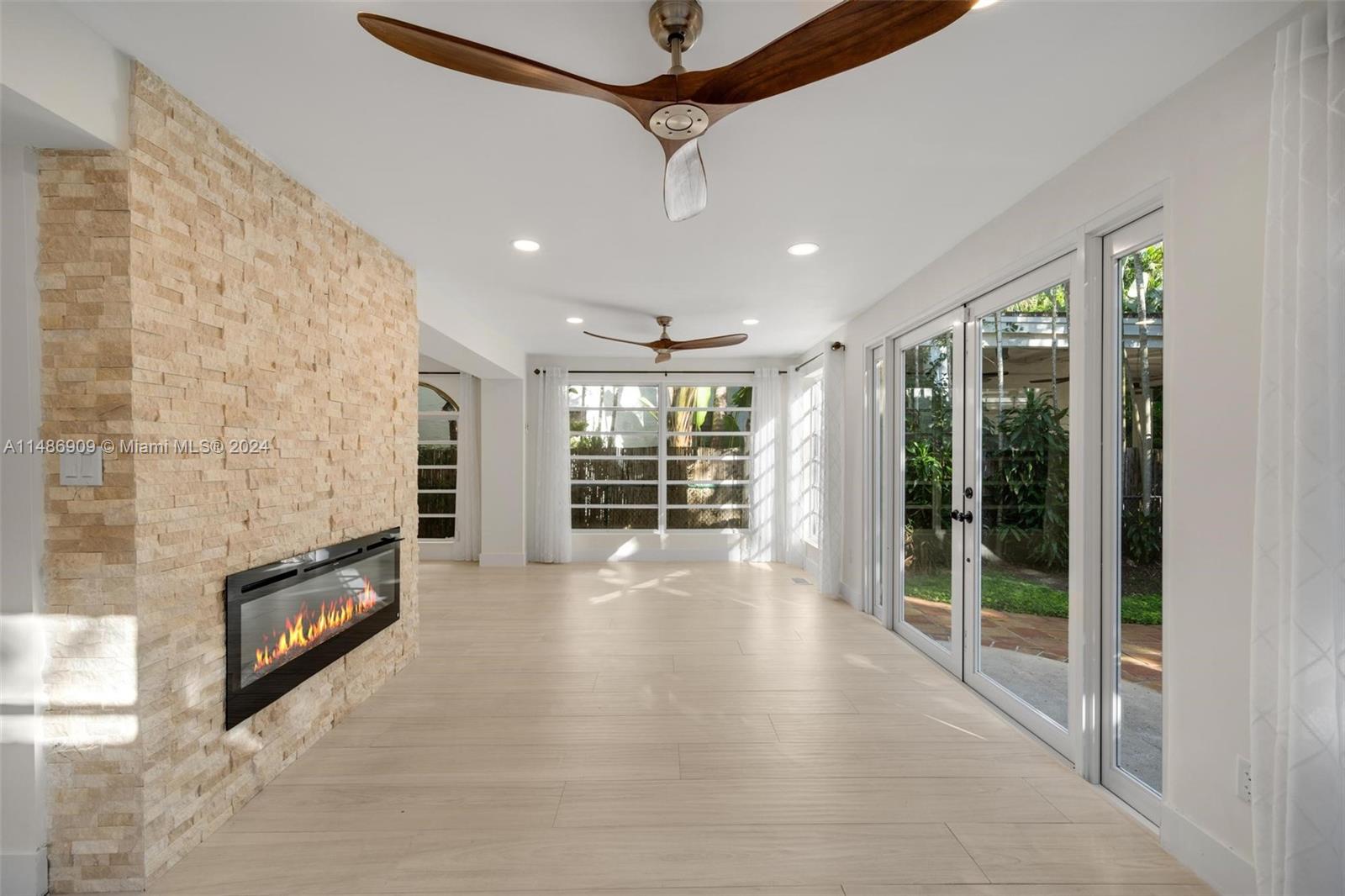 936 Sorolla Ave