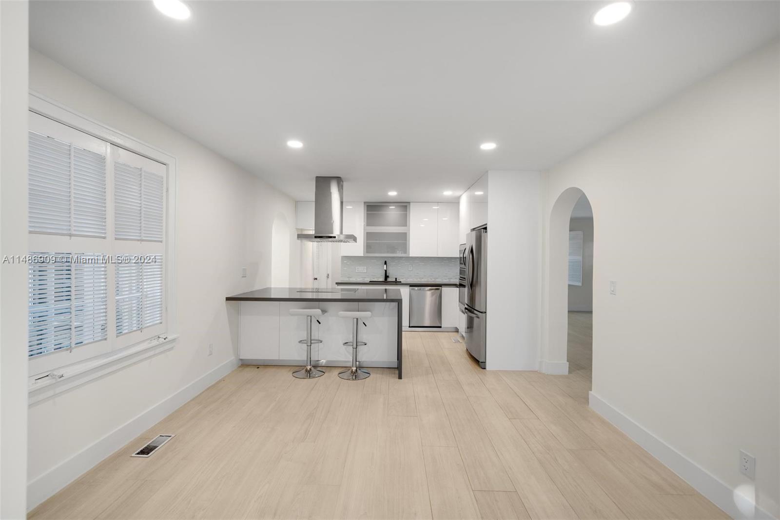 936 Sorolla Ave