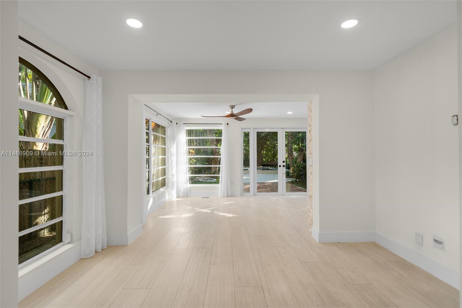 936 Sorolla Ave