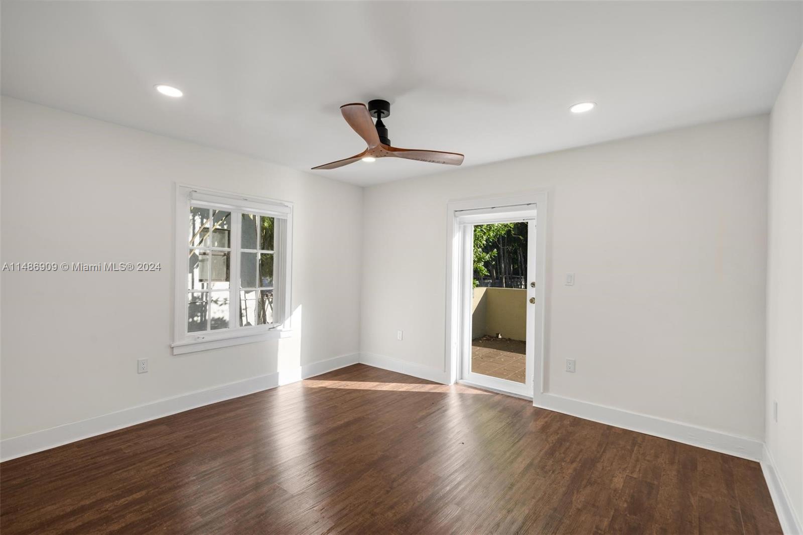 936 Sorolla Ave