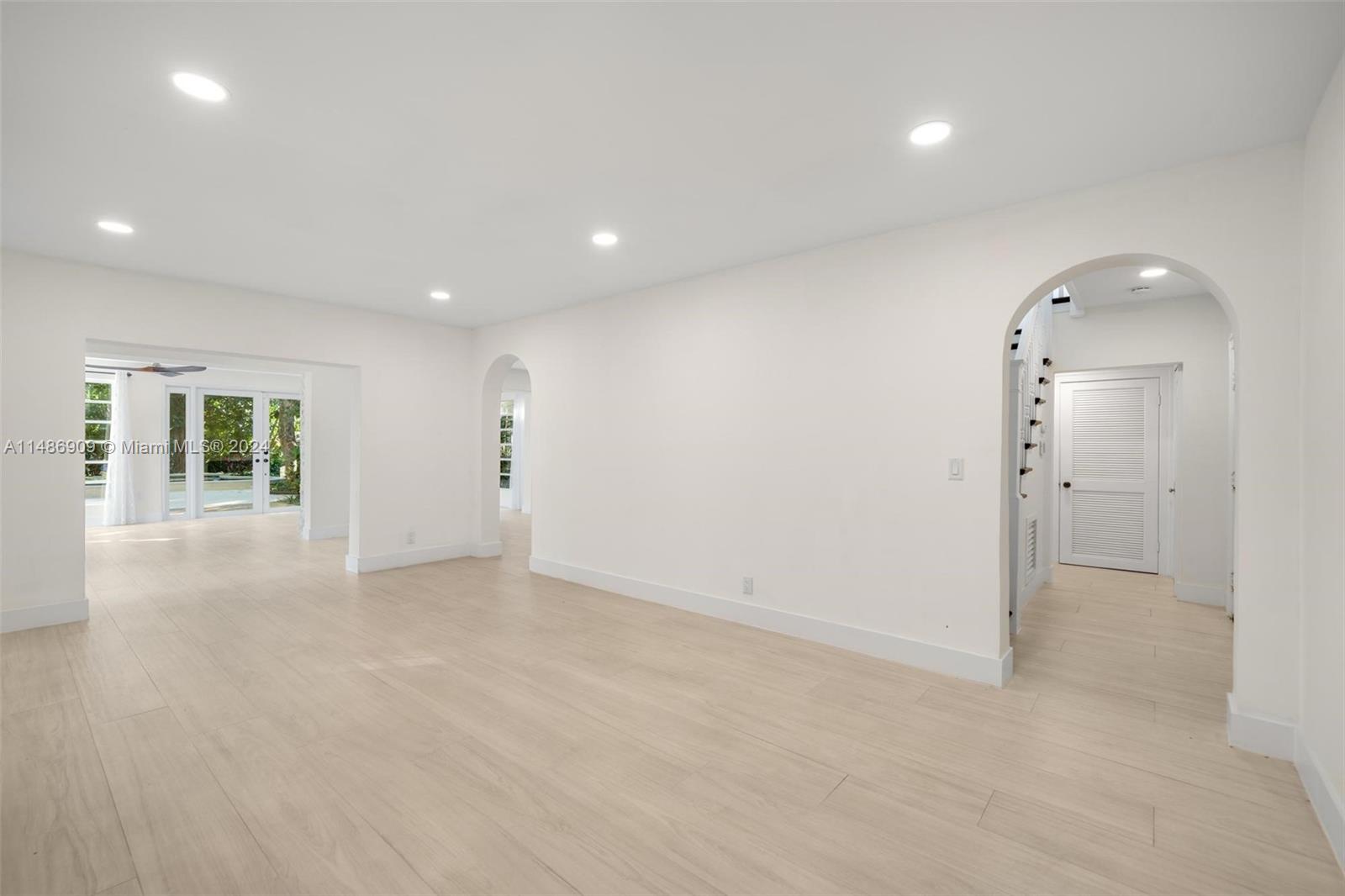 936 Sorolla Ave