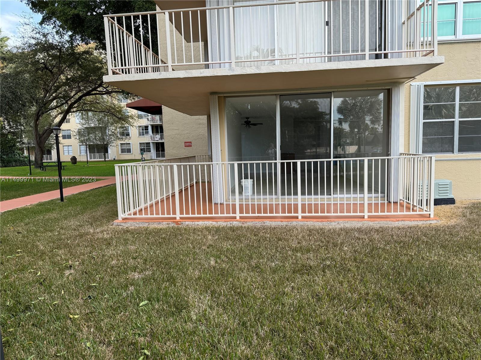 13120 SW 92nd Ave # 106 Unit: B-106