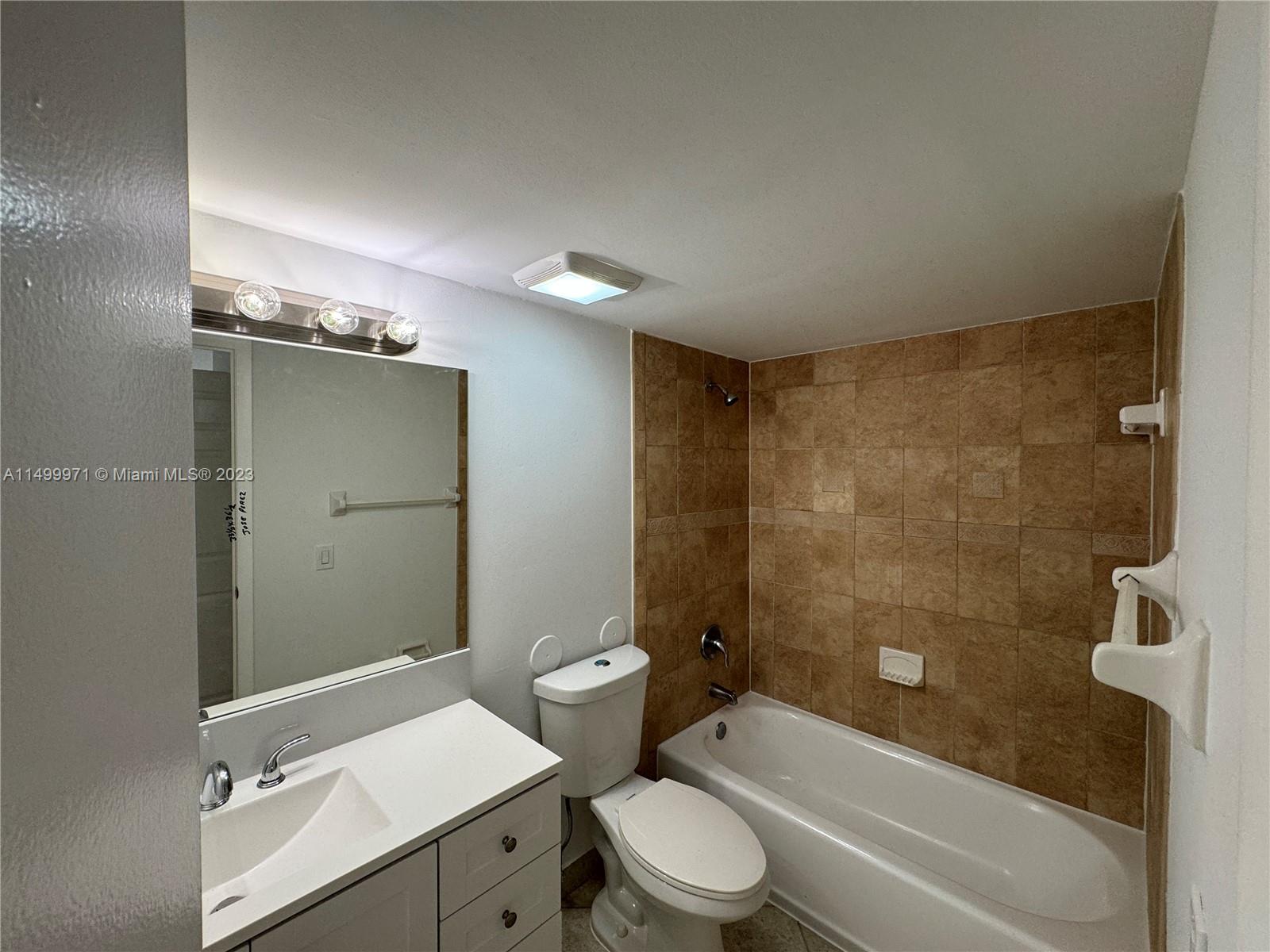 13120 SW 92nd Ave # 106 Unit: B-106