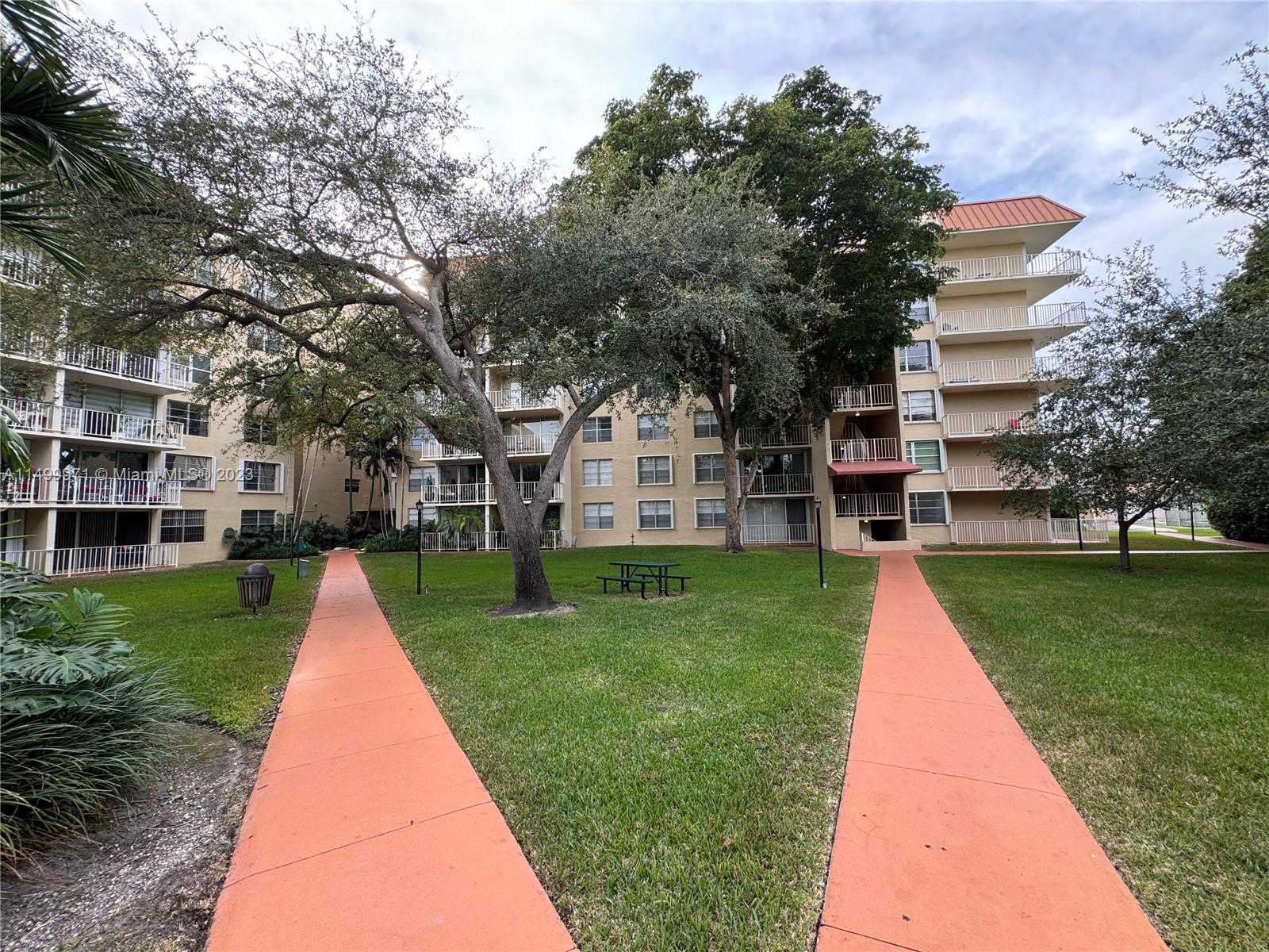13120 SW 92nd Ave # 106 Unit: B-106