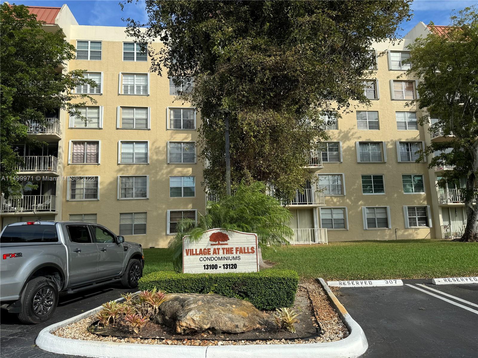 13120 SW 92nd Ave # 106 Unit: B-106