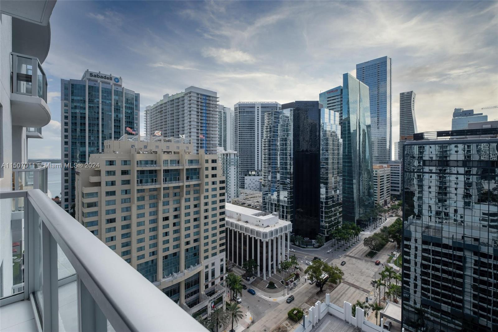 1060 Brickell Ave # 2111