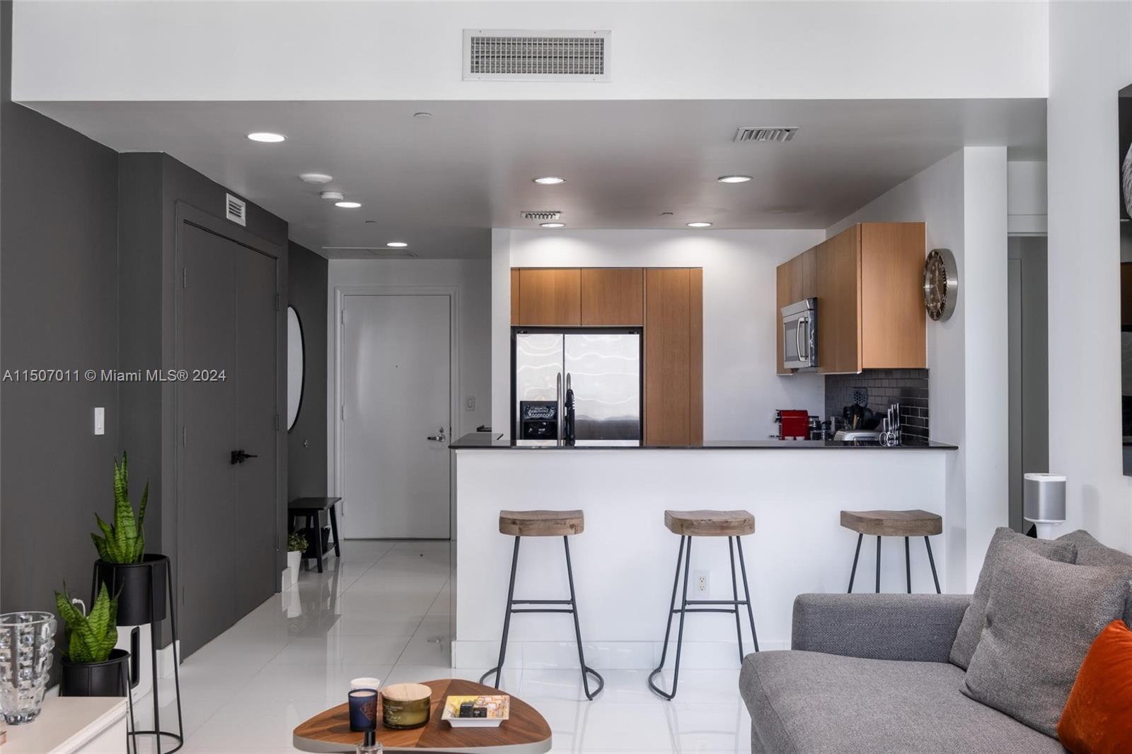1060 Brickell Ave # 2111