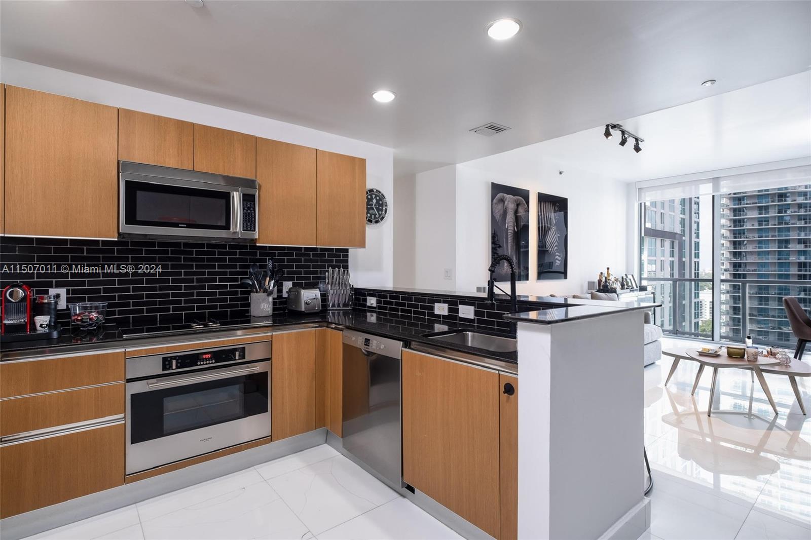 1060 Brickell Ave # 2111