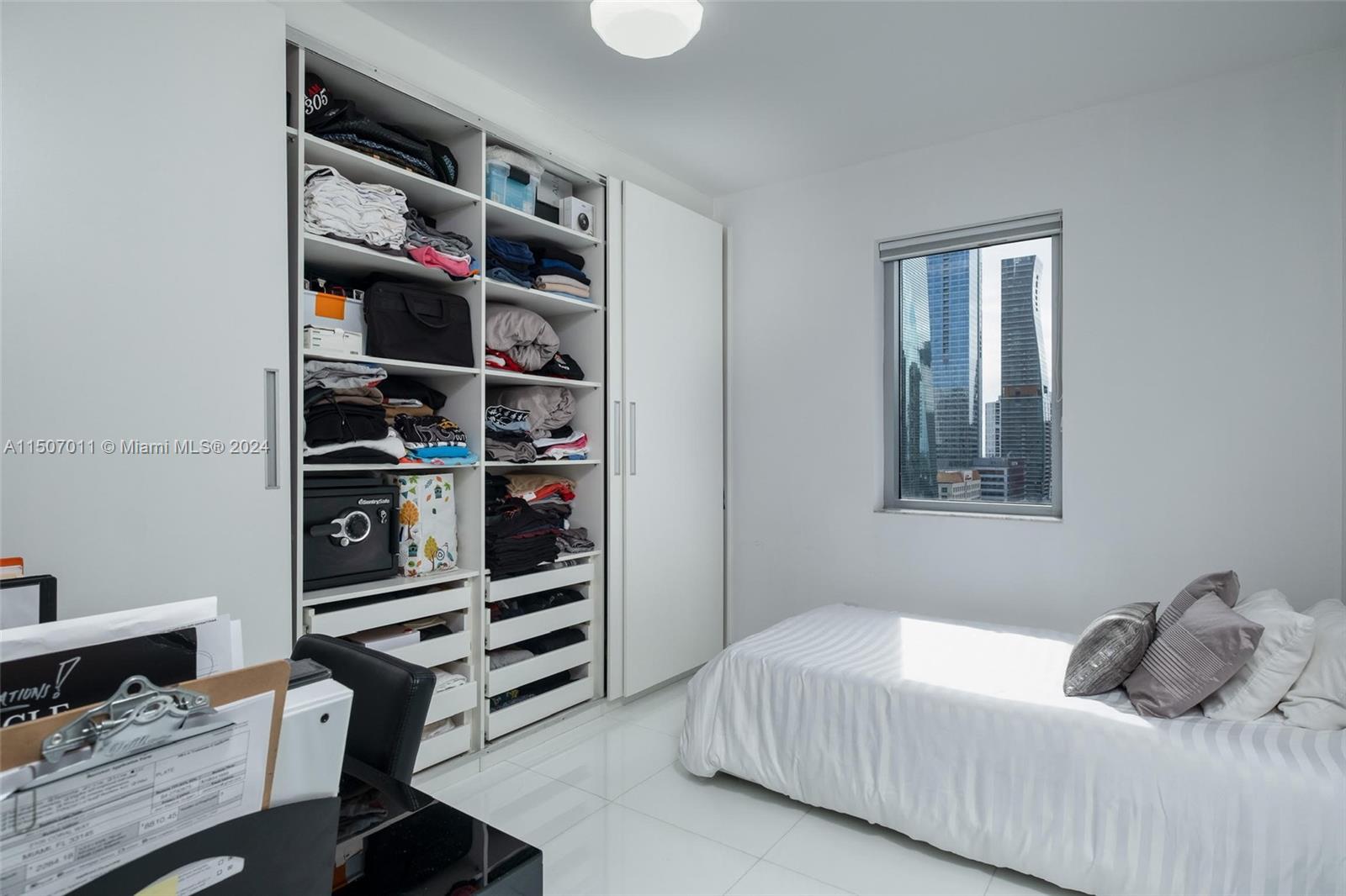1060 Brickell Ave # 2111