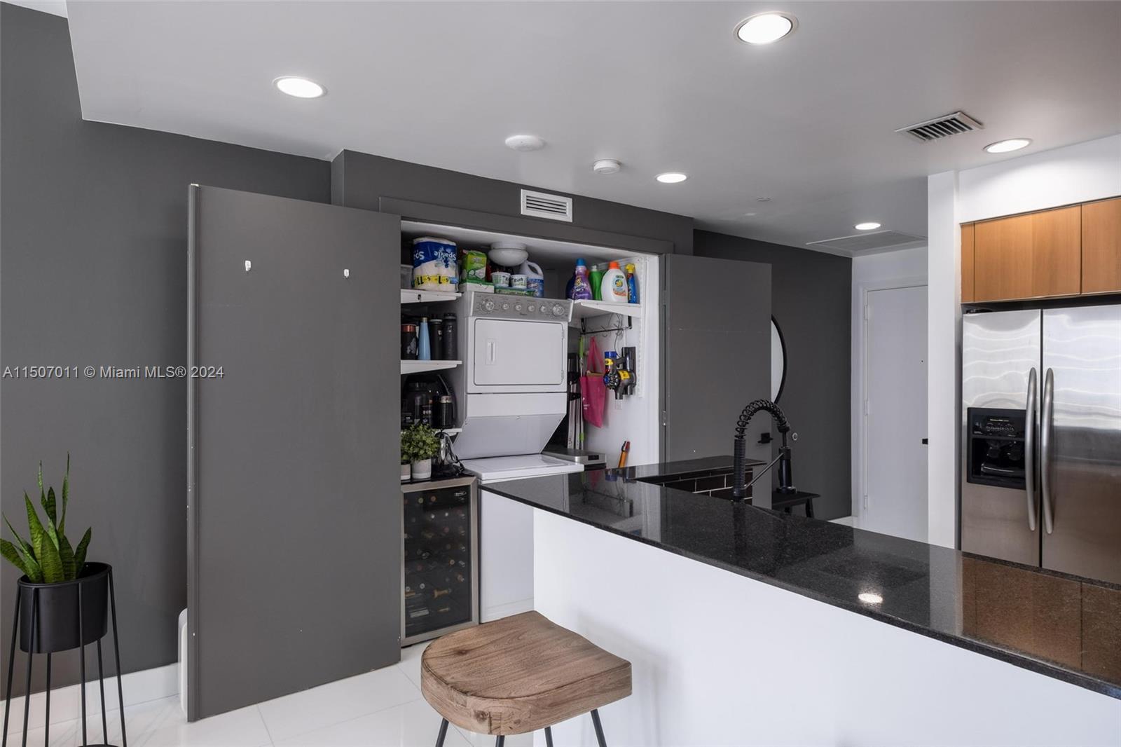1060 Brickell Ave # 2111