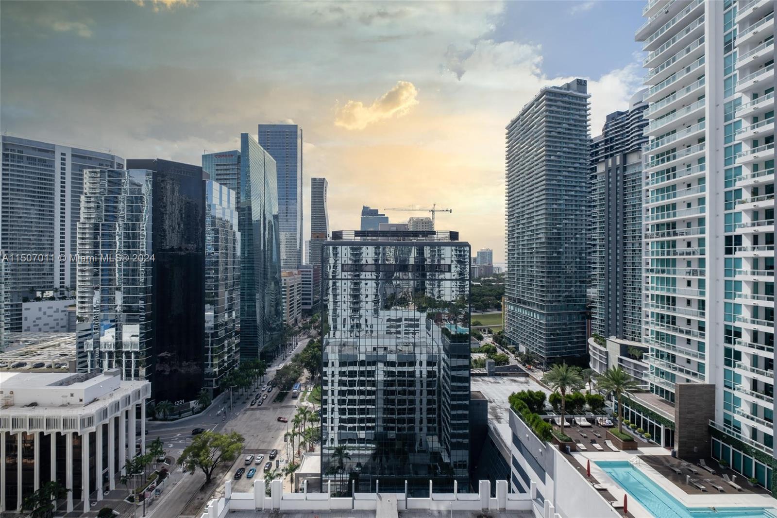 1060 Brickell Ave # 2111