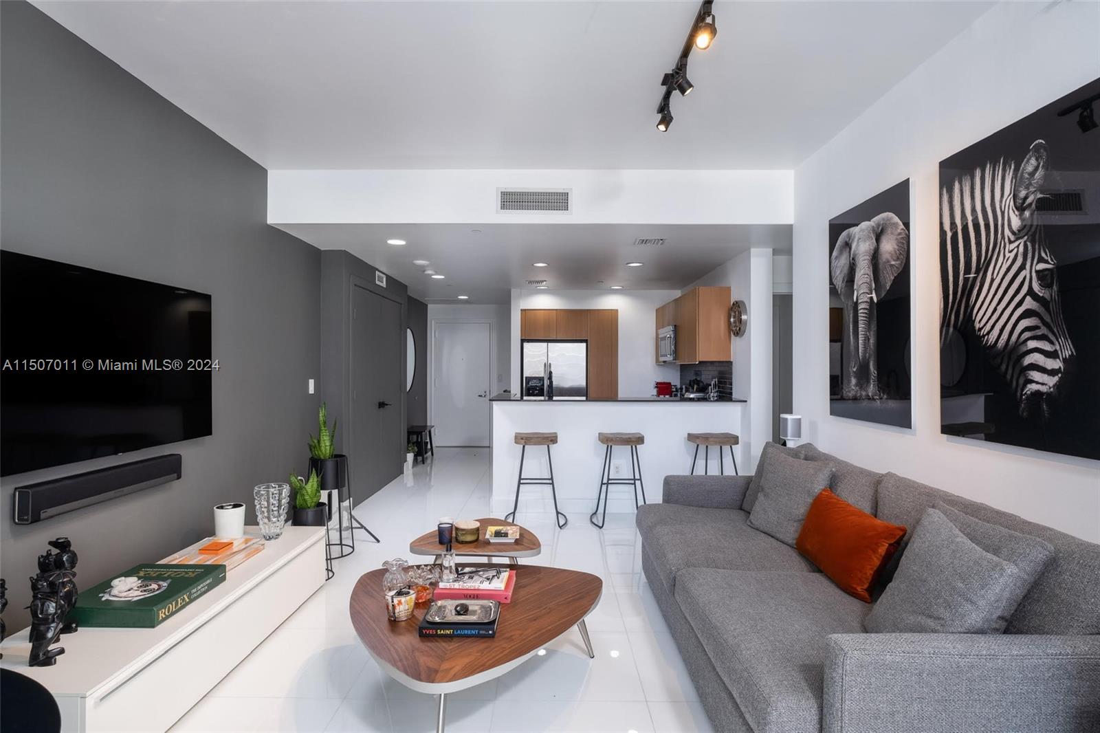 1060 Brickell Ave # 2111