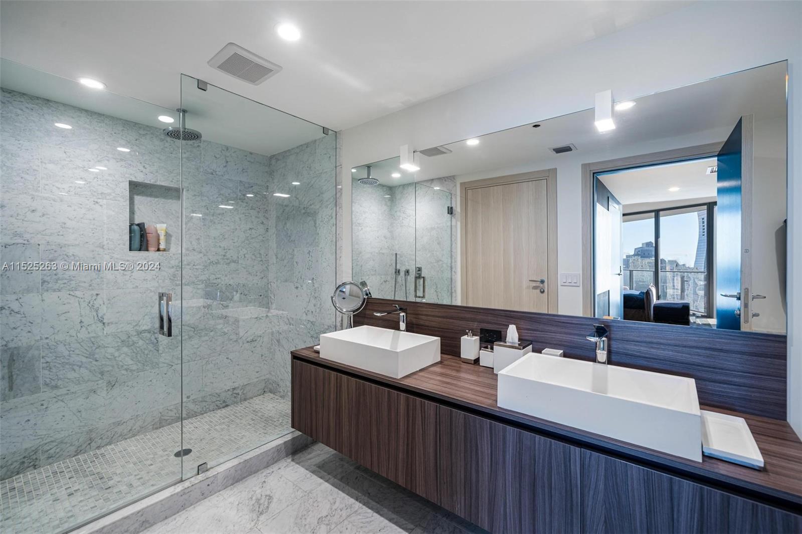 1000 Brickell Plz # 4101