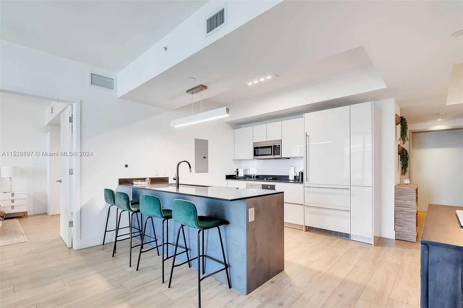 1010 Brickell Ave # 4303