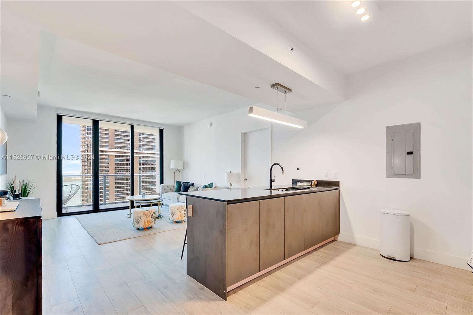 1010 Brickell Ave # 4303