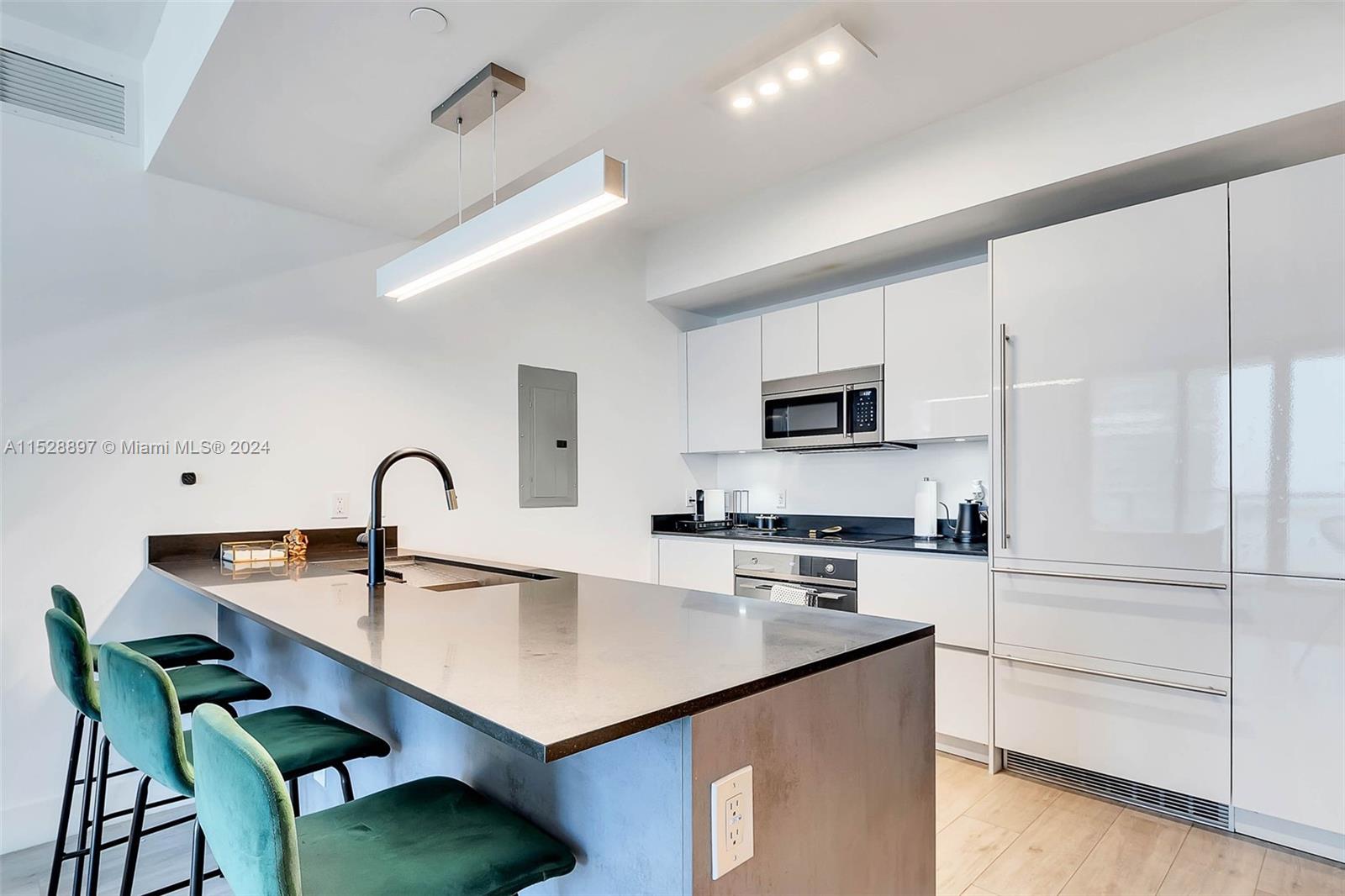 1010 Brickell Ave # 4303