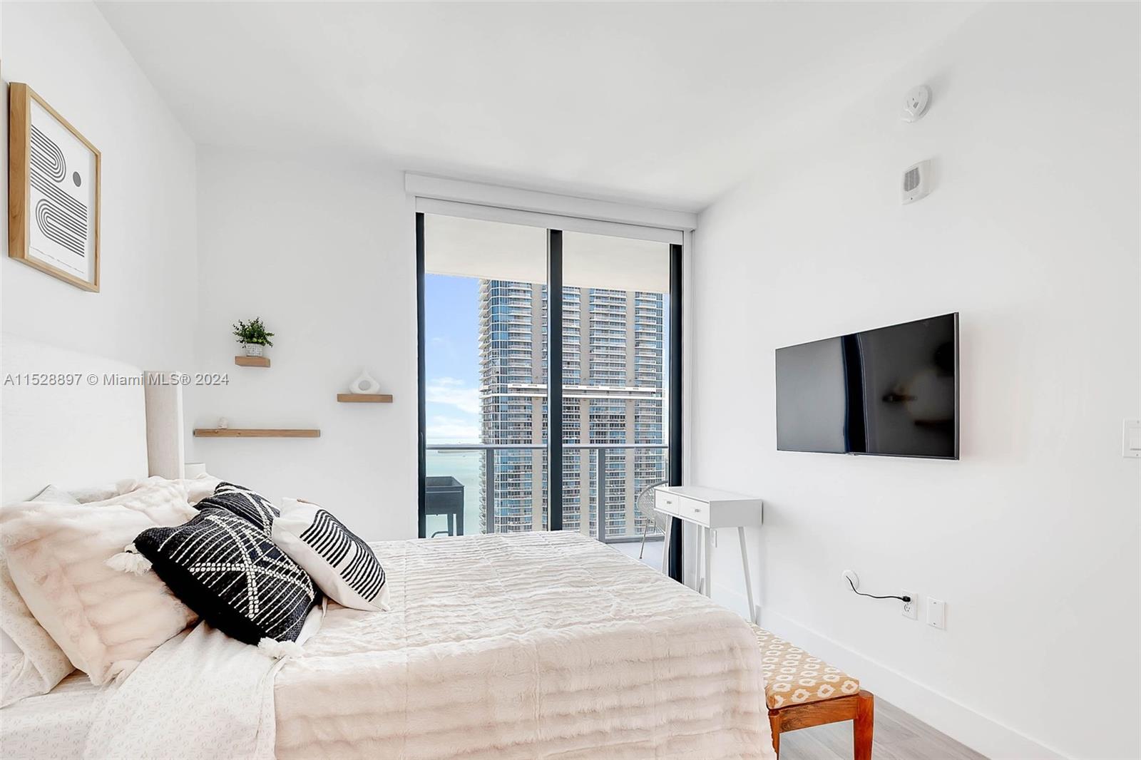 1010 Brickell Ave # 4303