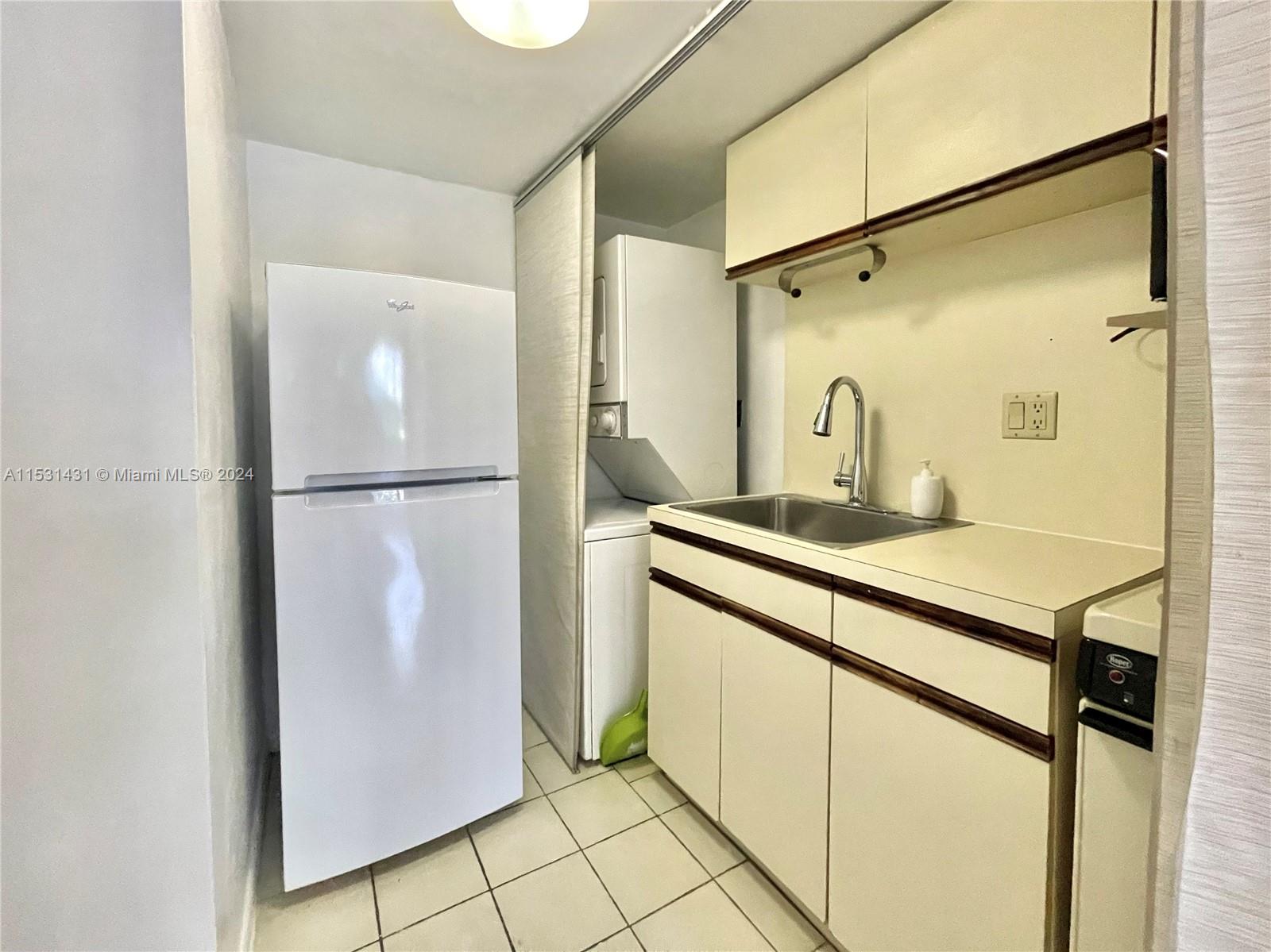 520 Brickell Key Dr # 328 Unit: C-328