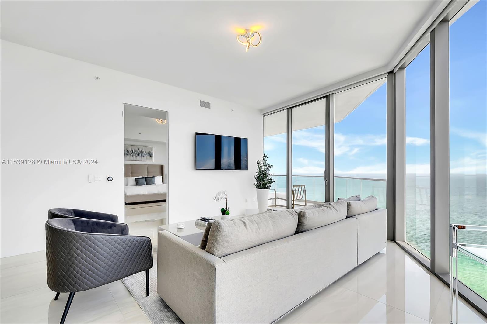 18975 Collins Ave # 3304