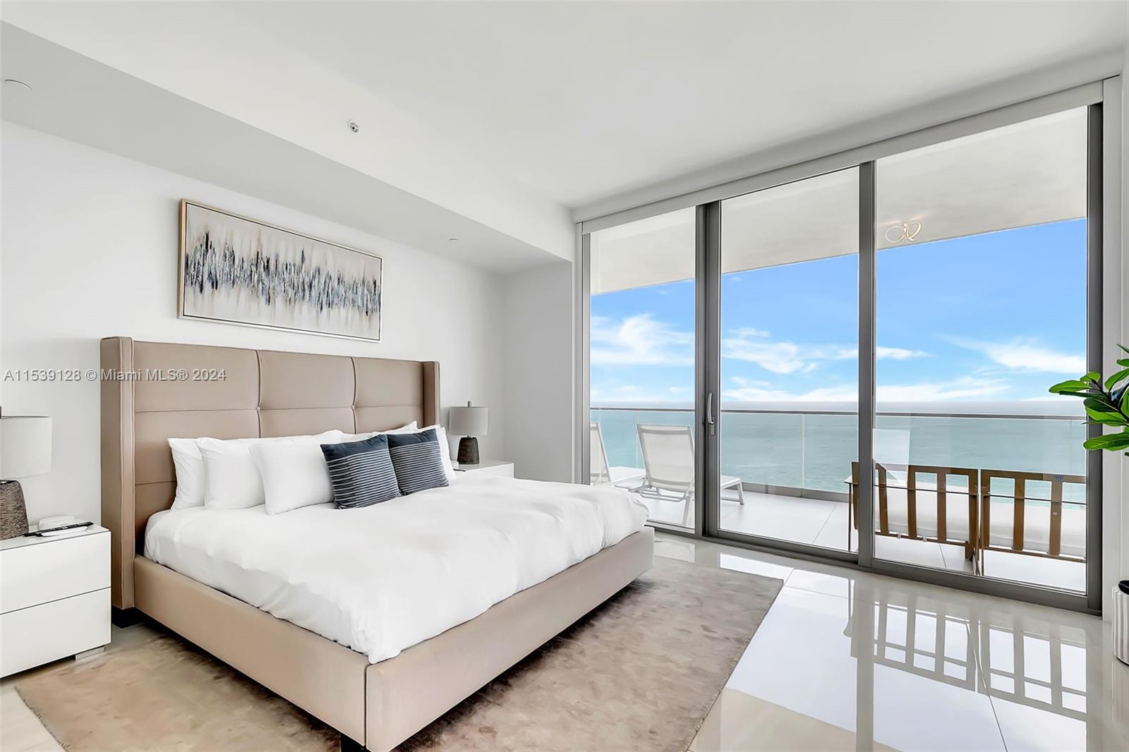 18975 Collins Ave # 3304