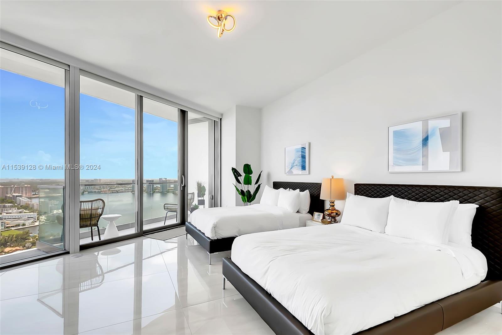 18975 Collins Ave # 3304