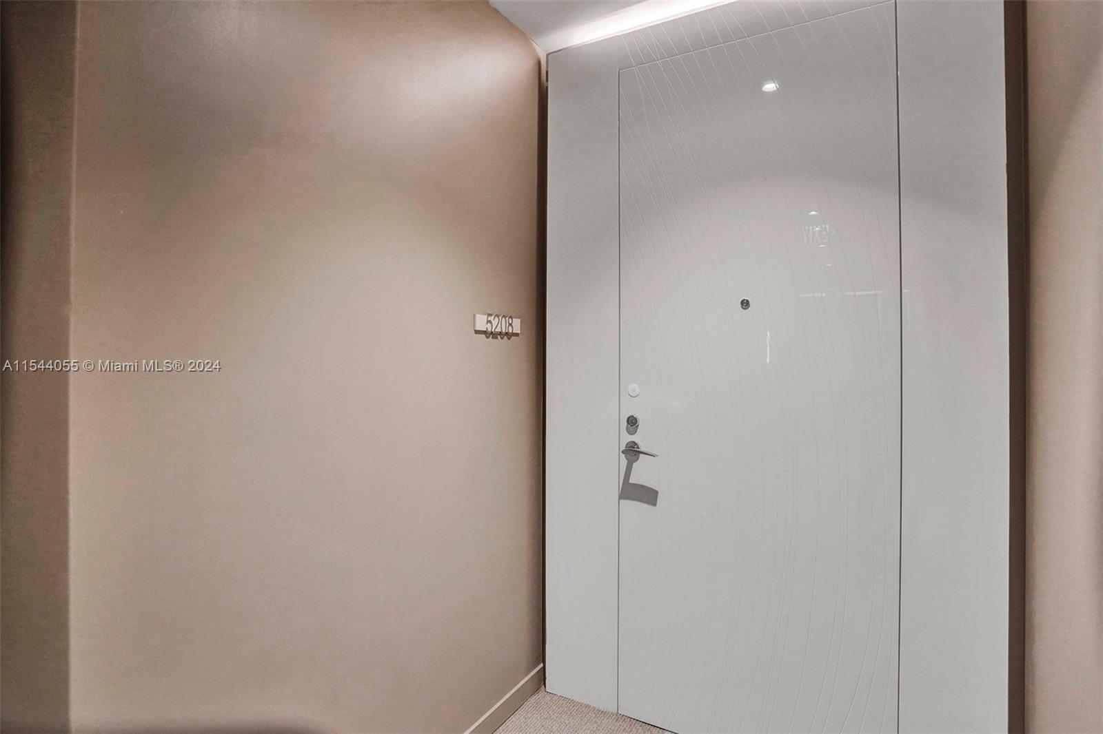 1000 Brickell Plz Unit: PH5208