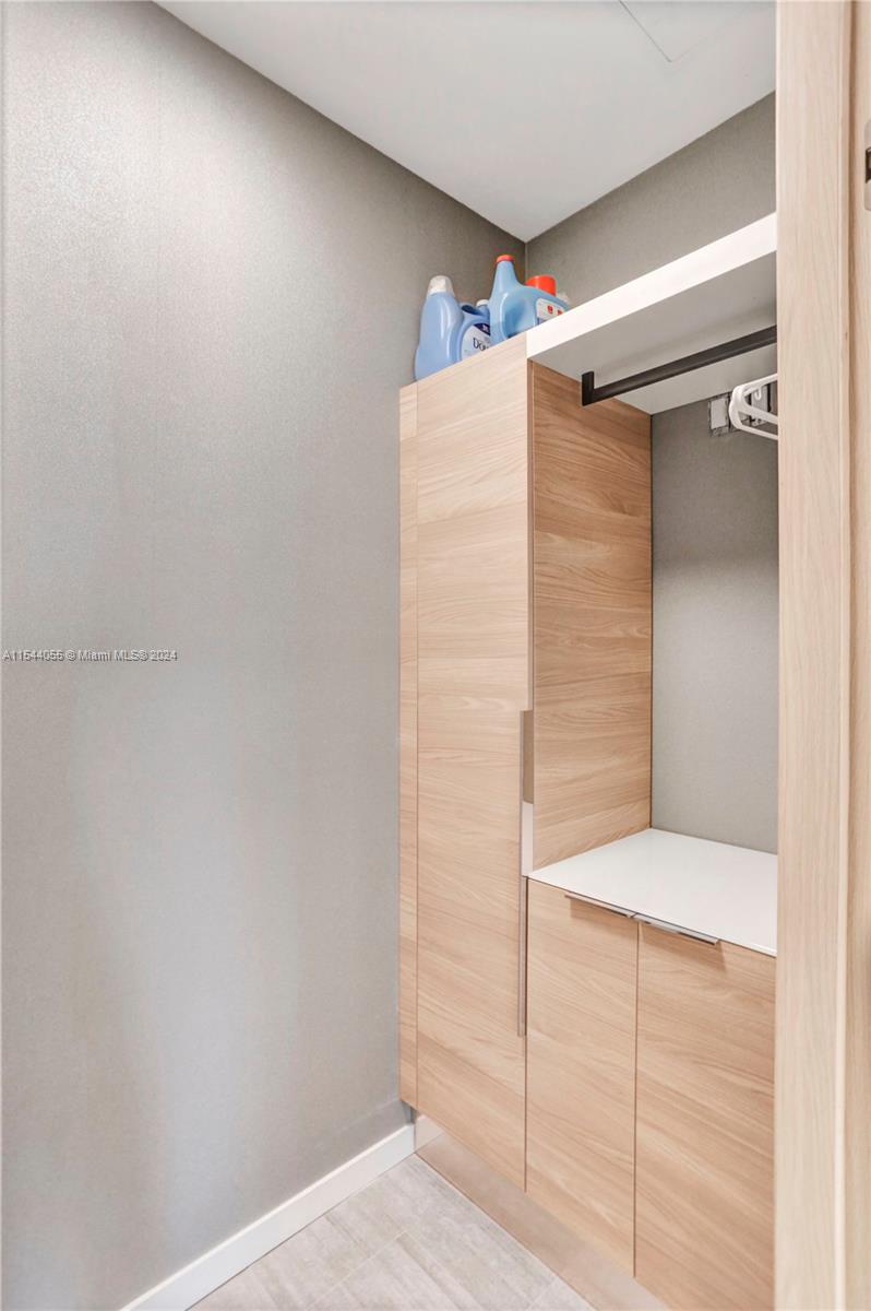 1000 Brickell Plz Unit: PH5208