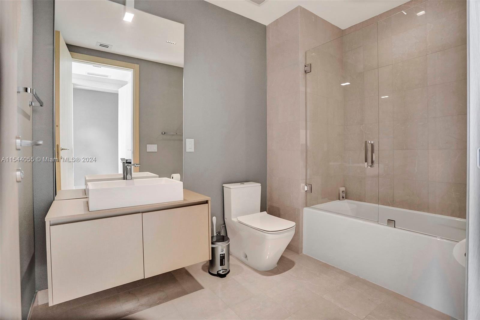 1000 Brickell Plz Unit: PH5208