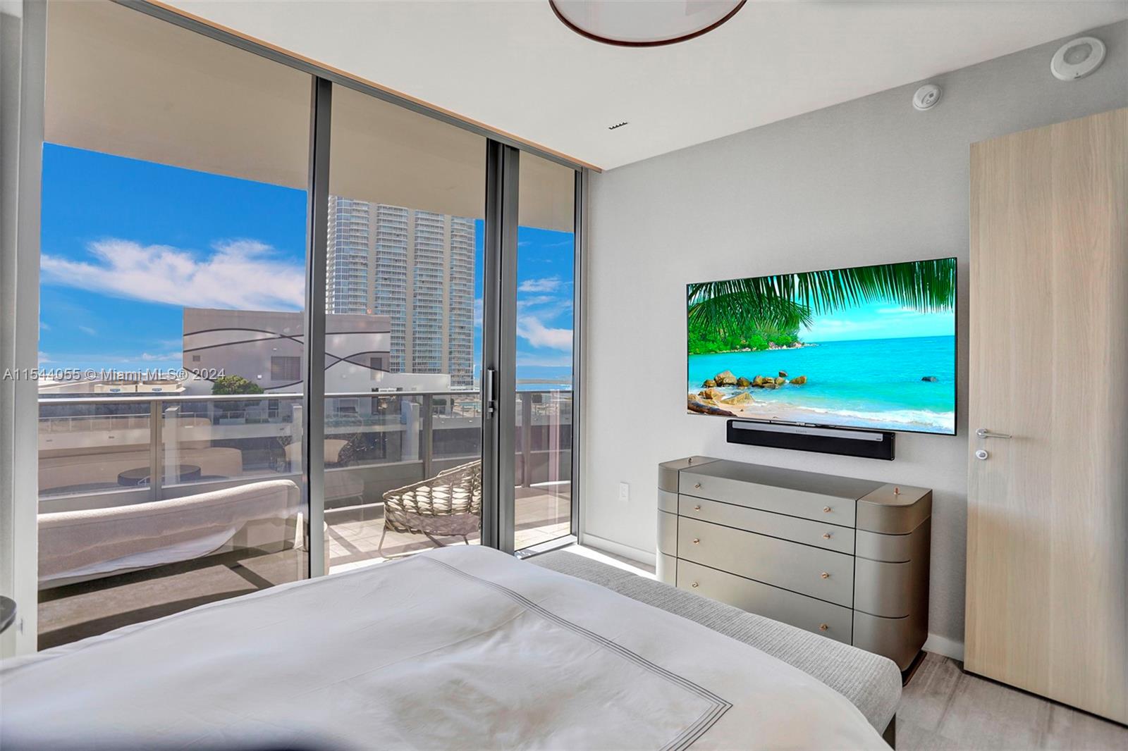 1000 Brickell Plz Unit: PH5208