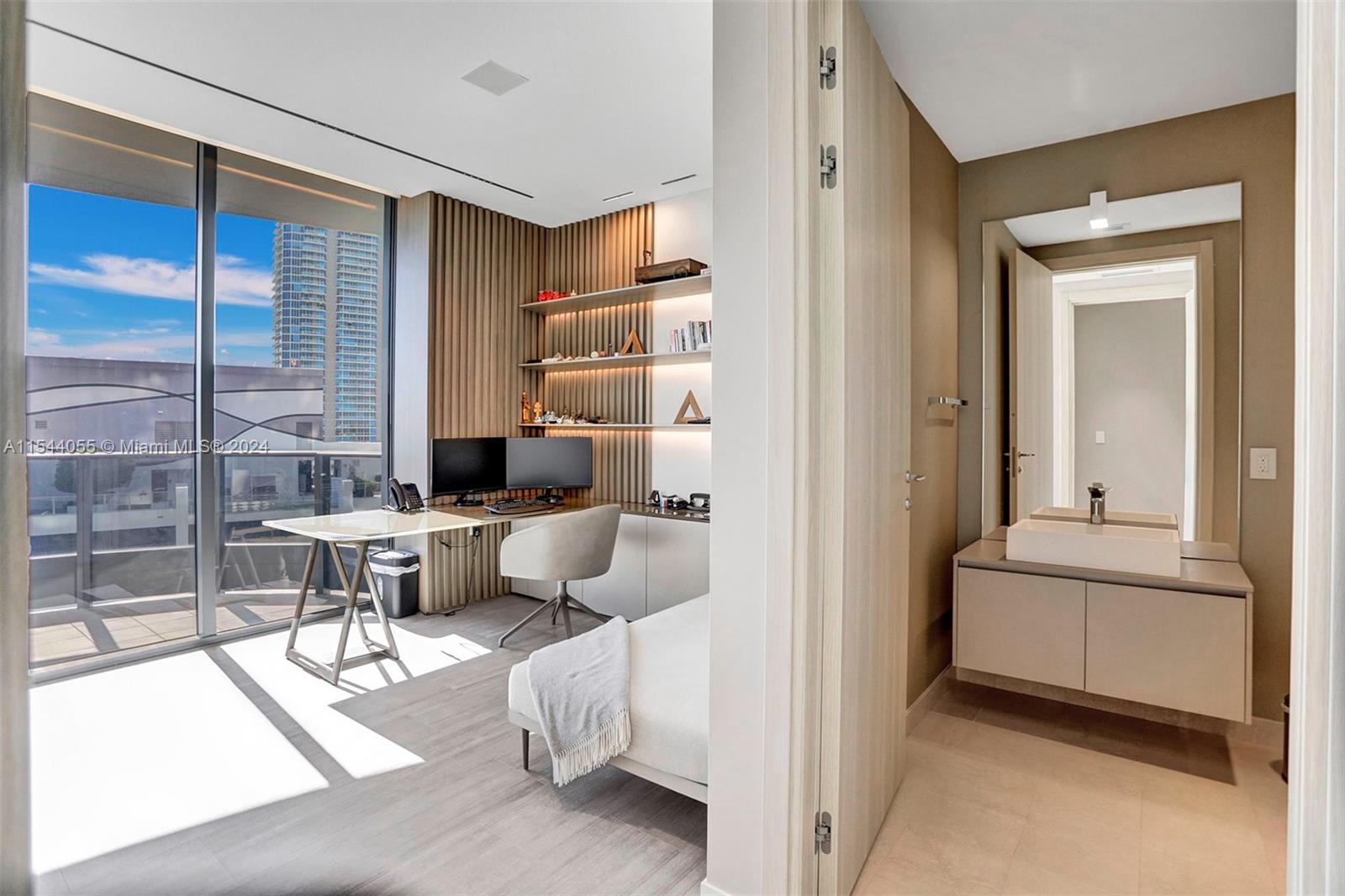 1000 Brickell Plz Unit: PH5208