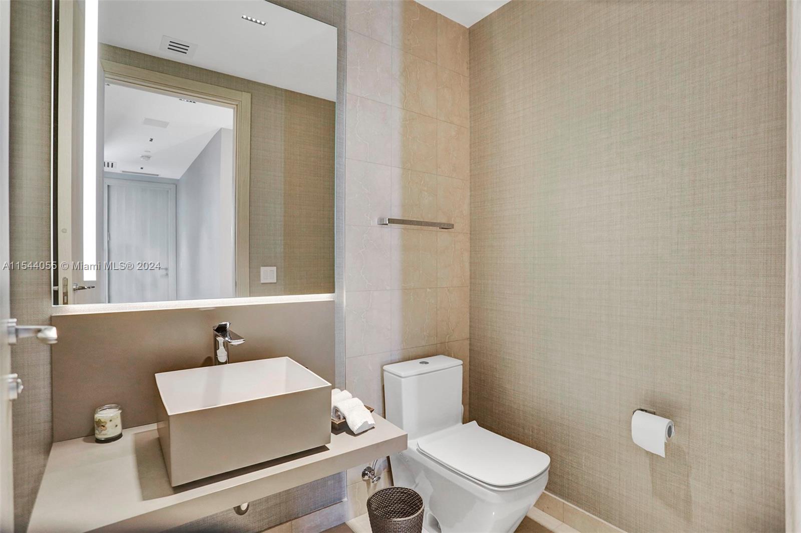 1000 Brickell Plz Unit: PH5208