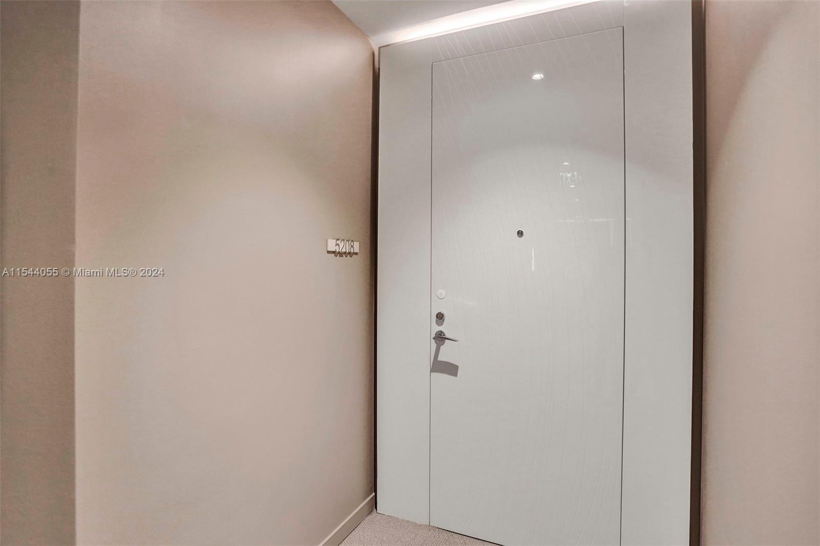 1000 Brickell Plz Unit: PH5208