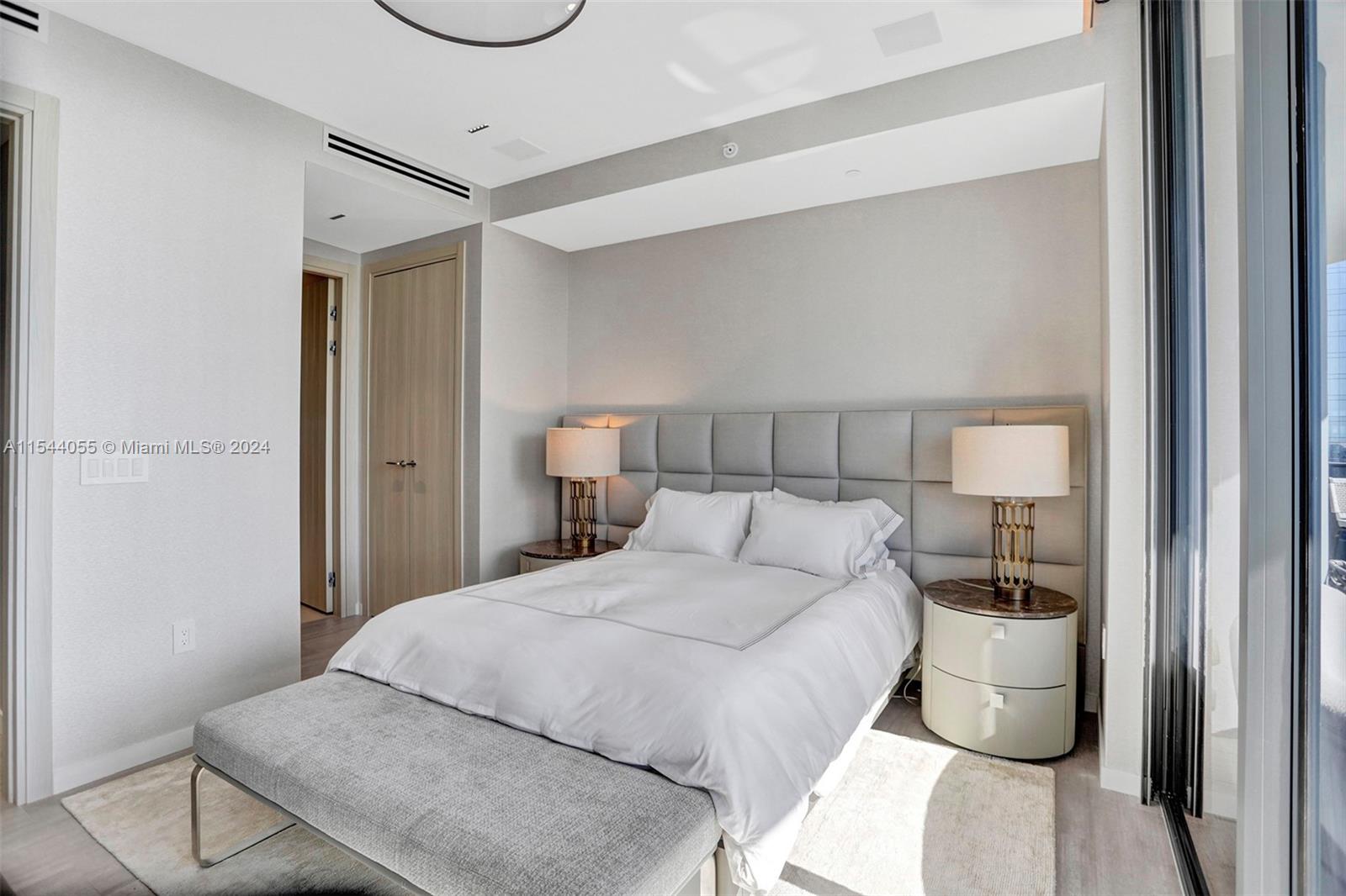 1000 Brickell Plz Unit: PH5208