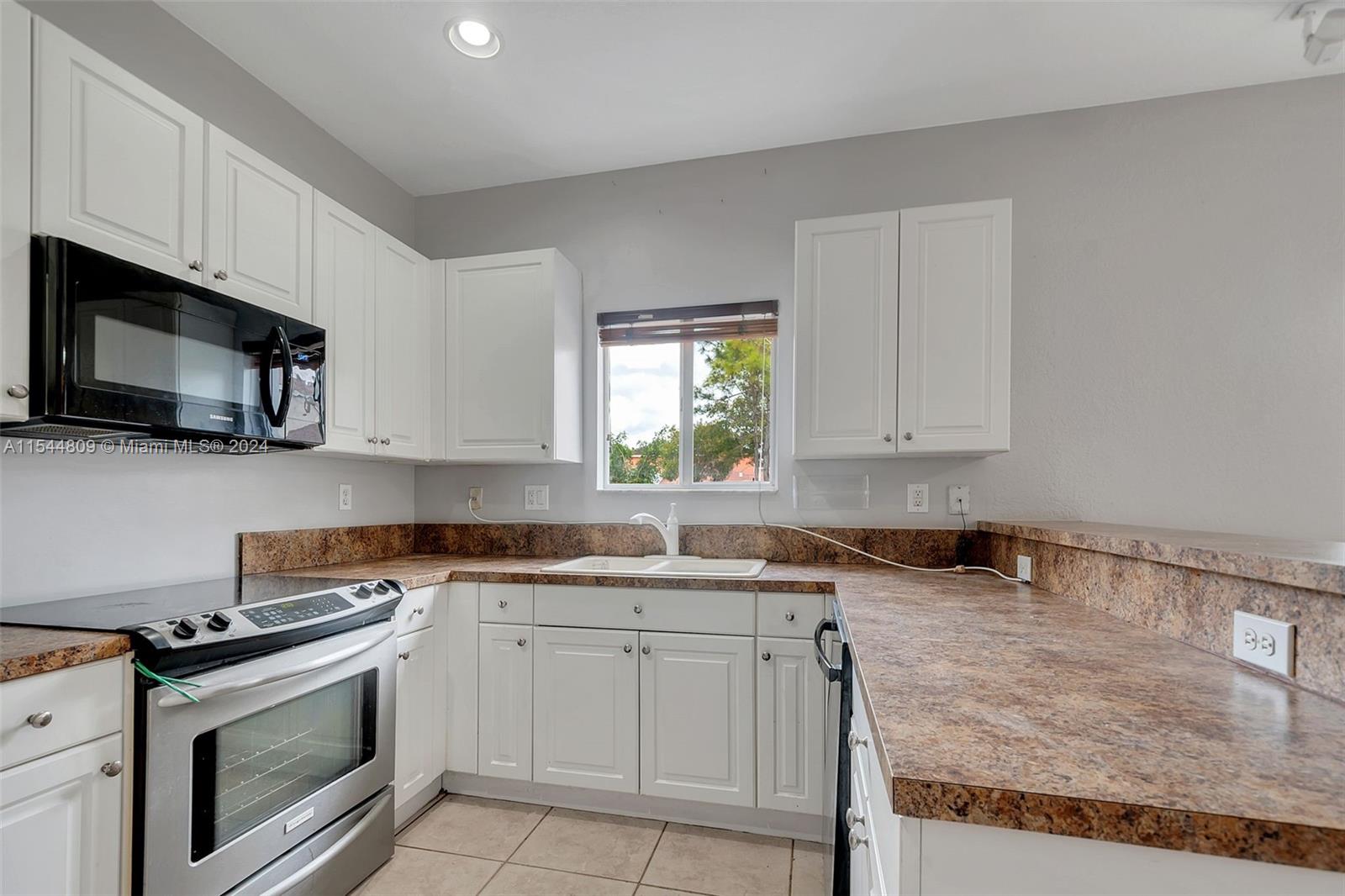 16633 SW 50th Ter