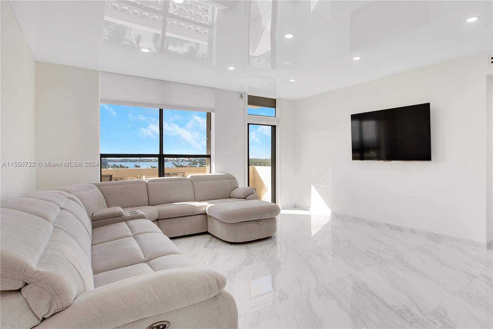 10185 Collins Ave # 907